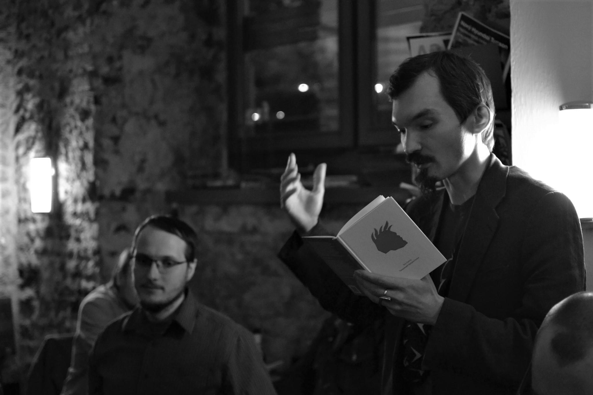 Váno Krueger na čtení v Café Fra, foto: Jitka Hanušová