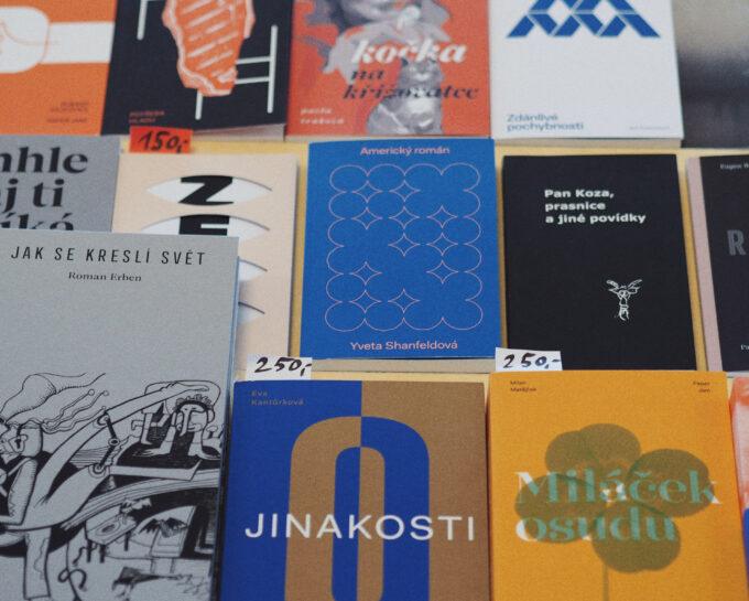 Paper Jam, nakladatelství české prózy a poezie, které si knihy i samo vyrábí.