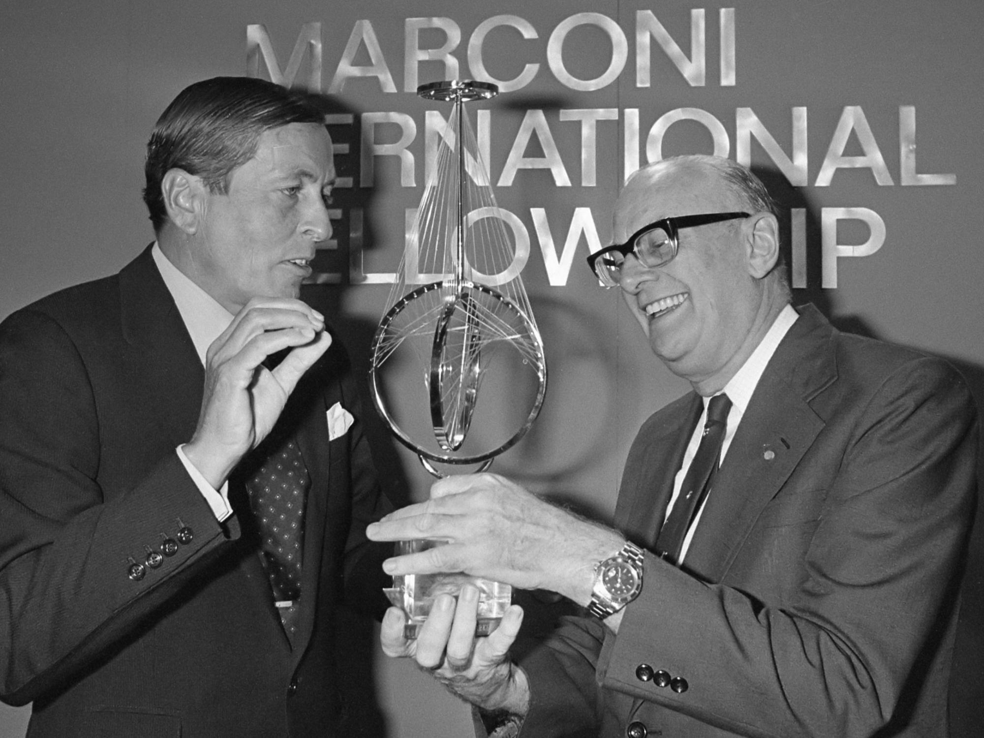 A. C. Clarke při přebírání Macroniho ceny v roce 1982, foto: Rob C. Croes, Anefo