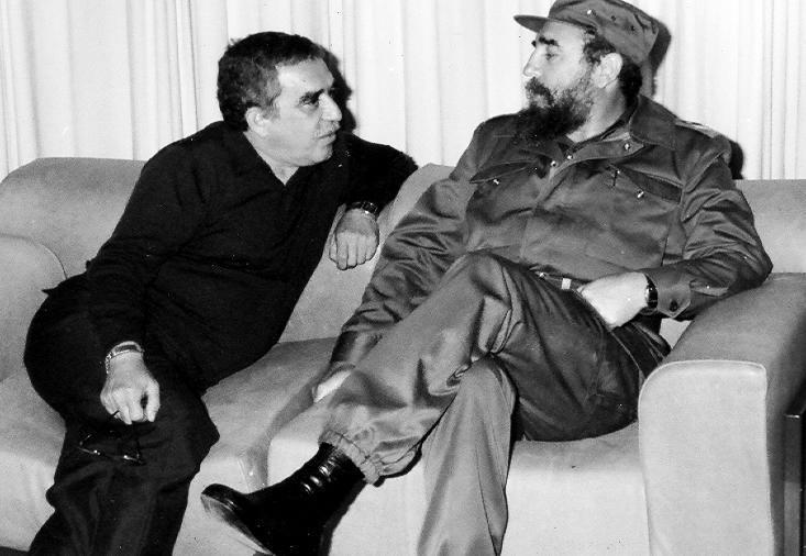 Gabriel García Márquez v družném hovoru s Fidelem Castrem, foto: Wikimedia Commons