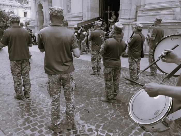 MAČ ve Lvově. Pohřeb dvanácti padlých vojáků.  Foto Ivan Motýl