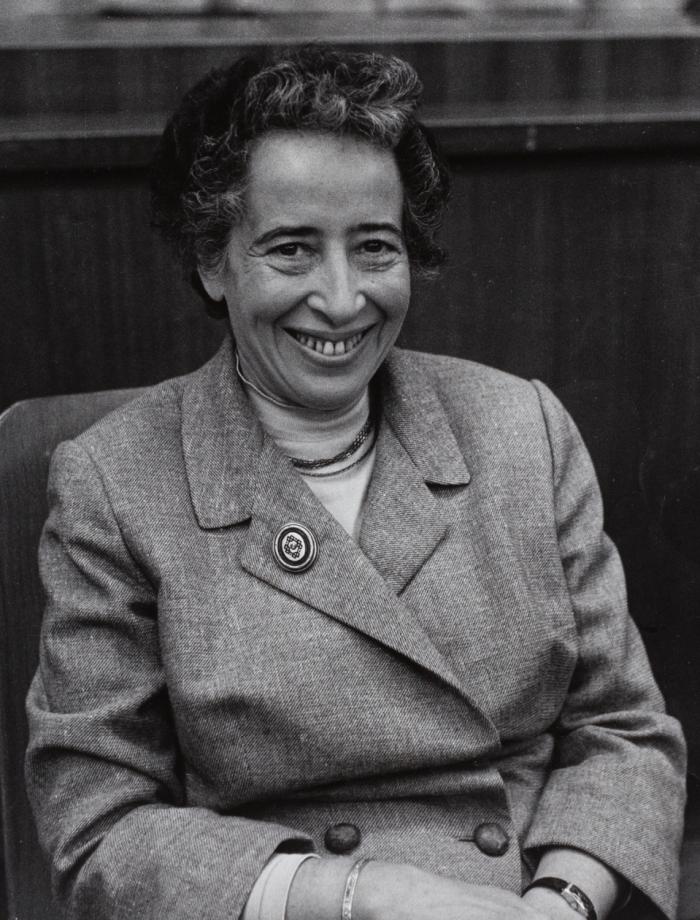  Hannah Arendtová na 1. kulturně-kritickém kongresu, 1958 (zdroj: Mnichovské státní muzeum) 