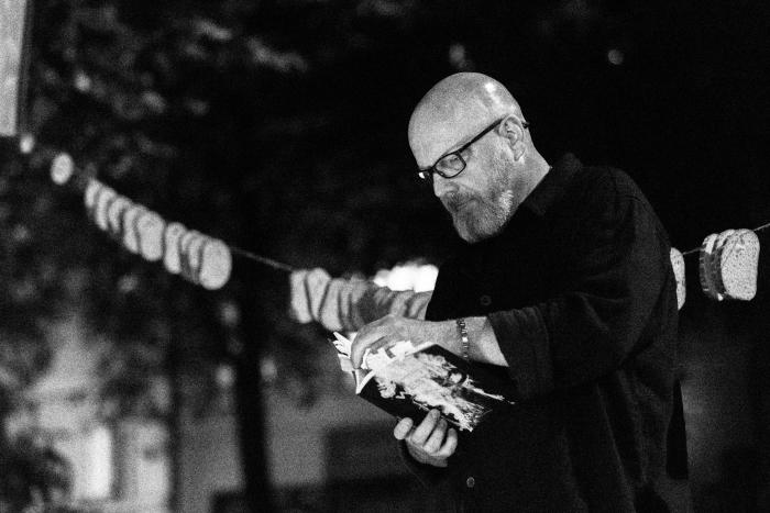 Karel Škrabal při uvedení sbírky Western, foto Zuzana Lazarová